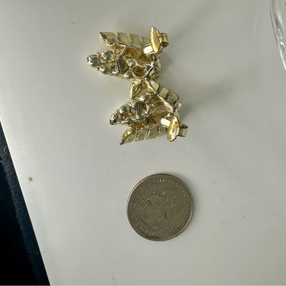 1” CORO Vintage Enamel & Beaded Golden Wheat/Corn/Grapes Signed Clip Earrings - Picture 6 of 7